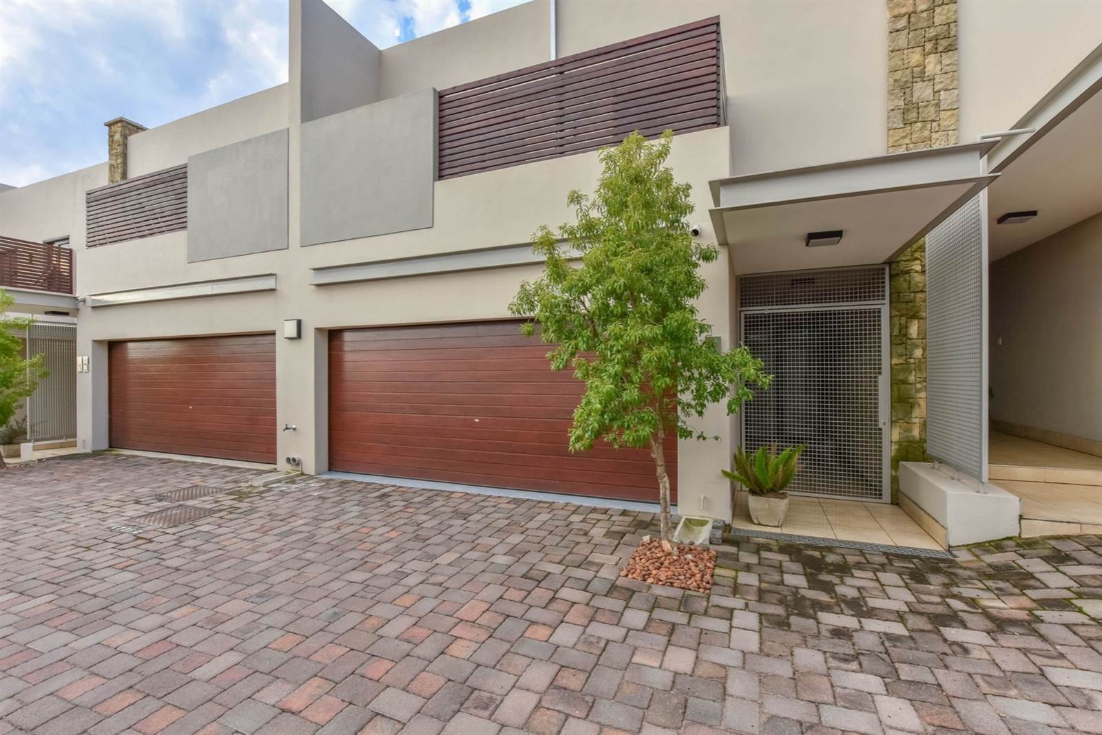 3 Bed Townhouse in Illovo photo number 5