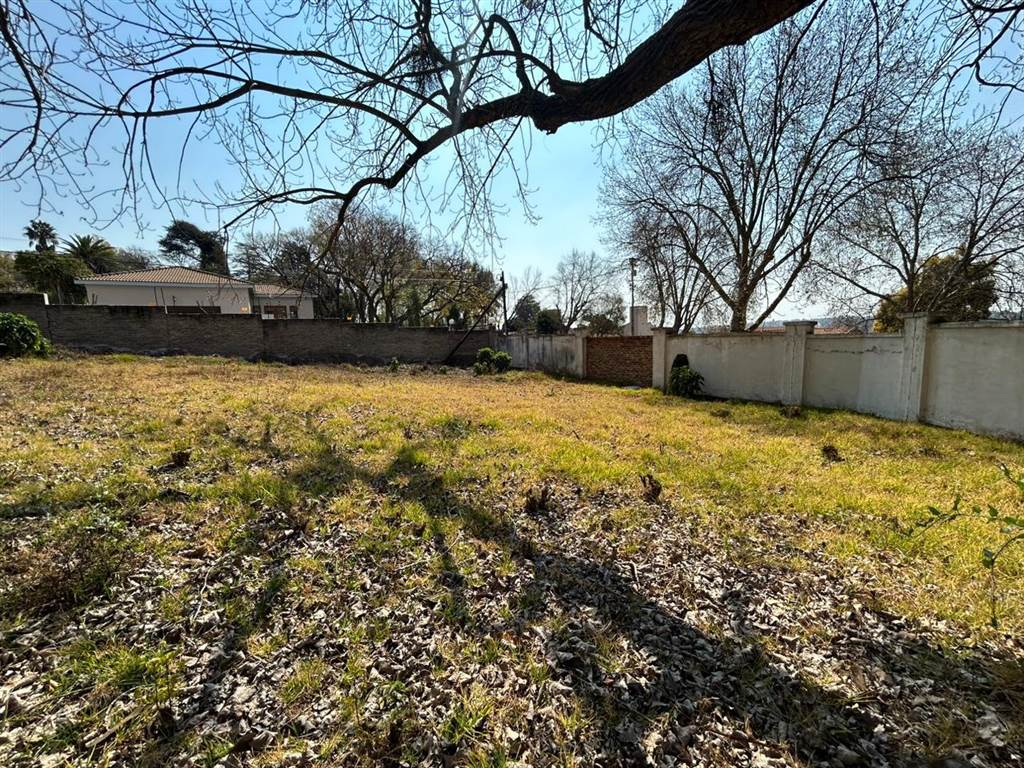 1300 m² Land available in Northcliff photo number 4
