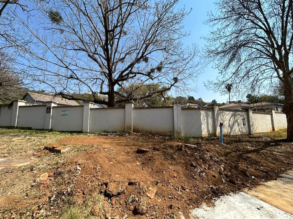 1300 m² Land available in Northcliff photo number 8