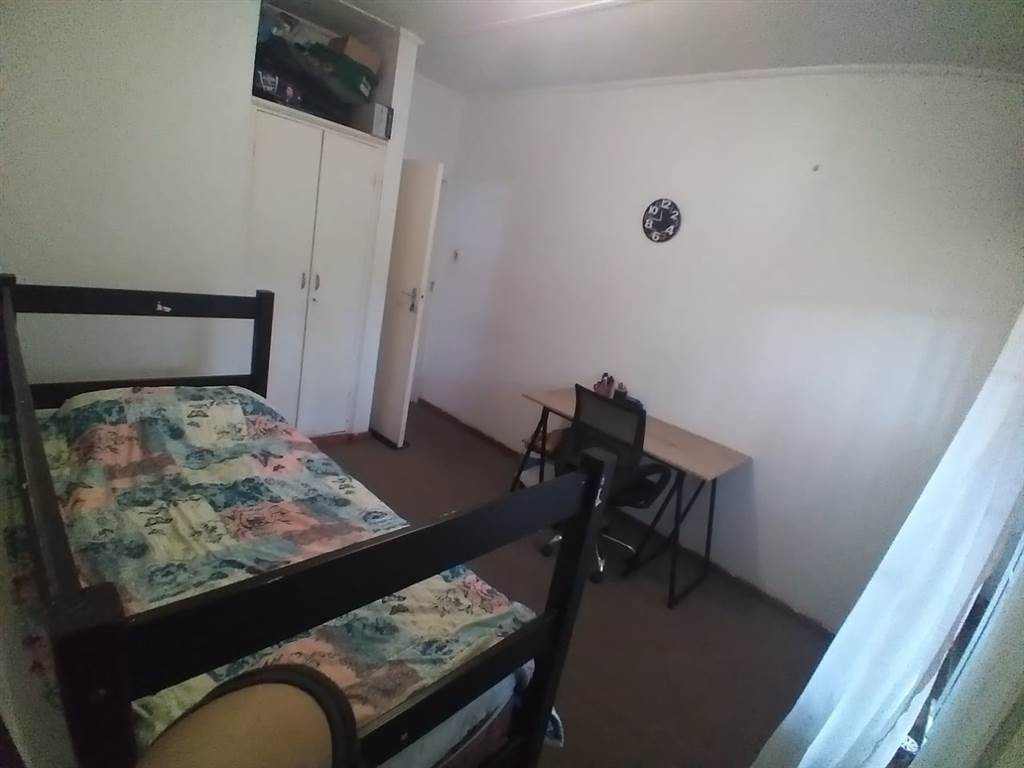 3 Bed Flat in Pinetown Central photo number 7
