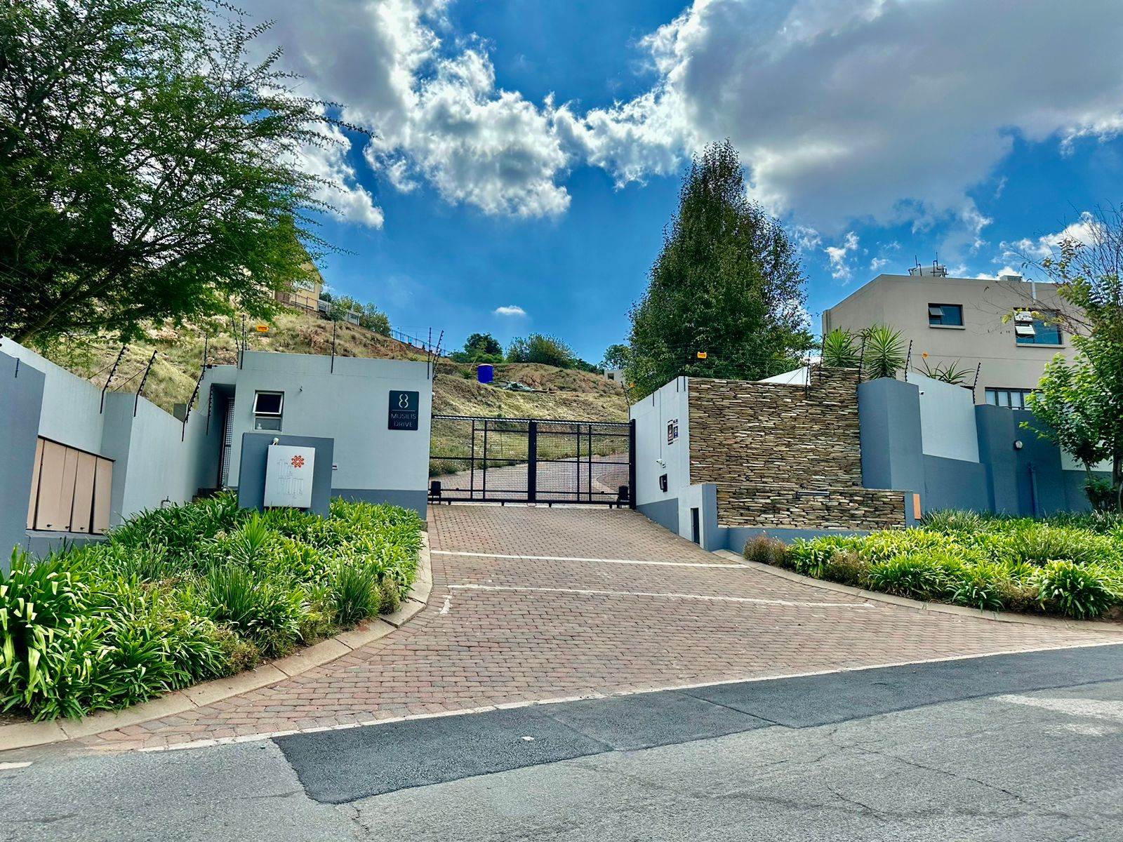 701 m² Land available in Northcliff photo number 1
