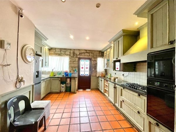 4 Bedroom House 4 Bedroom House