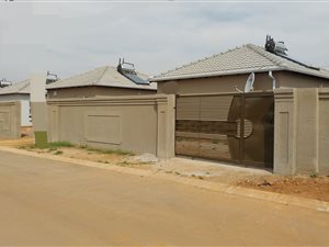 2 Bed House in Lehae
