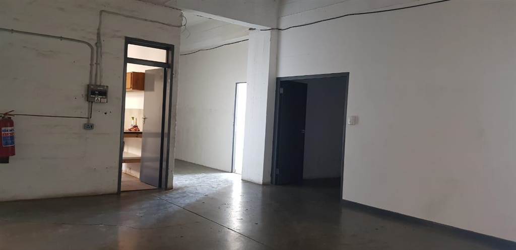 1600  m² Industrial space in New Doornfontein photo number 18