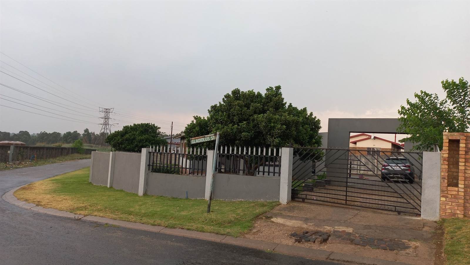 3 Bed House in Reiger Park photo number 4
