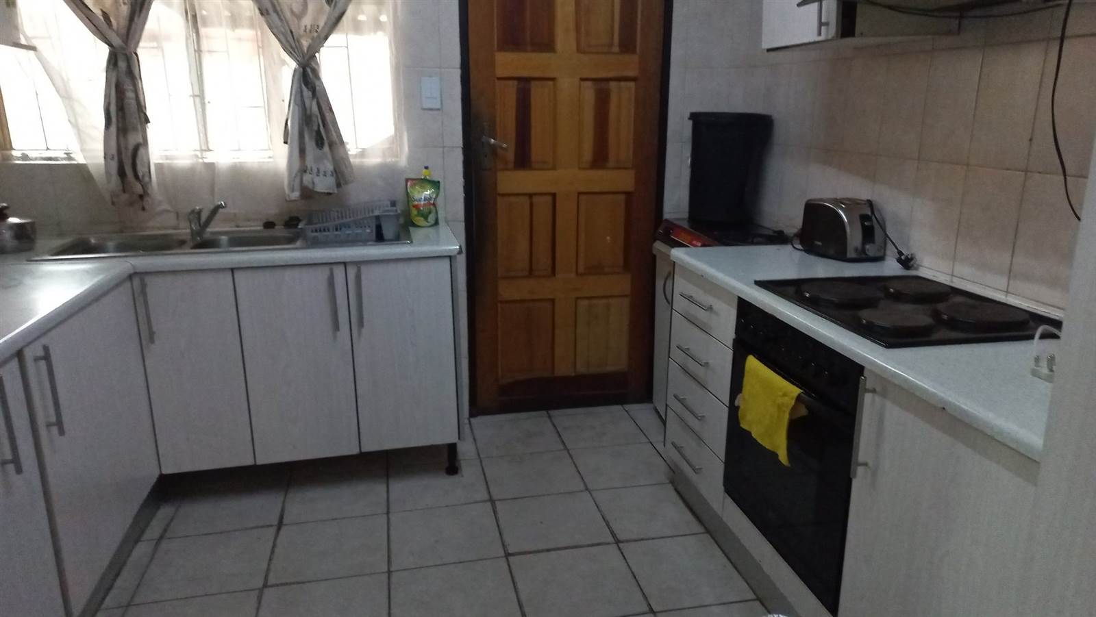 3 Bed House in Reiger Park photo number 16
