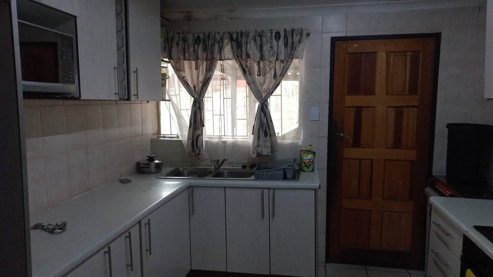 3 Bed House in Reiger Park photo number 17