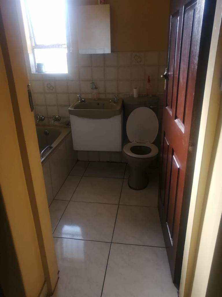3 Bed House in Kroonstad photo number 5