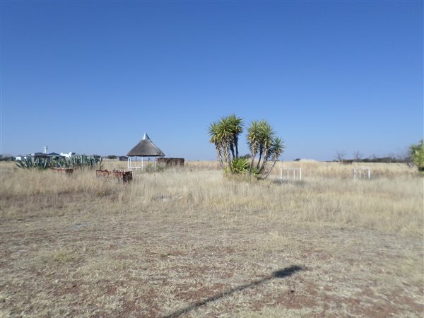 1 800 m² Land