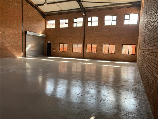 372  m² Industrial space