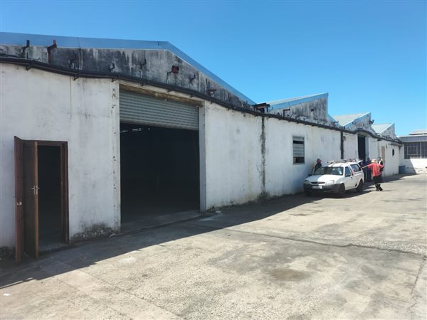 716 m² Industrial space 716 m² Industrial space