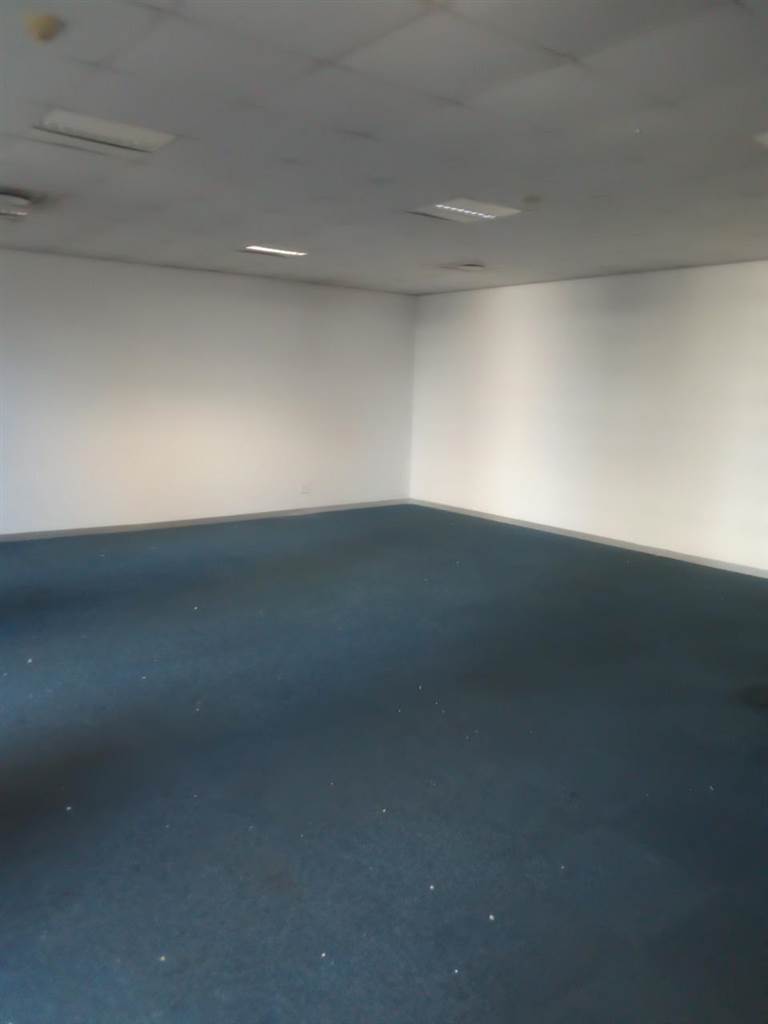 65  m² Commercial space in Durban CBD photo number 3