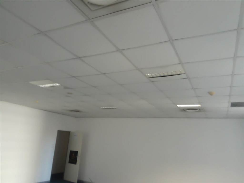 65  m² Commercial space in Durban CBD photo number 9