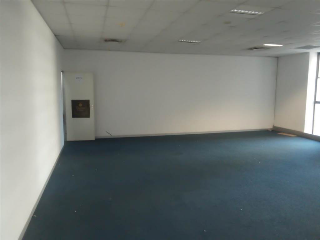 65  m² Commercial space in Durban CBD photo number 2