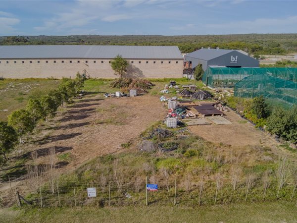 1 250 m² Land