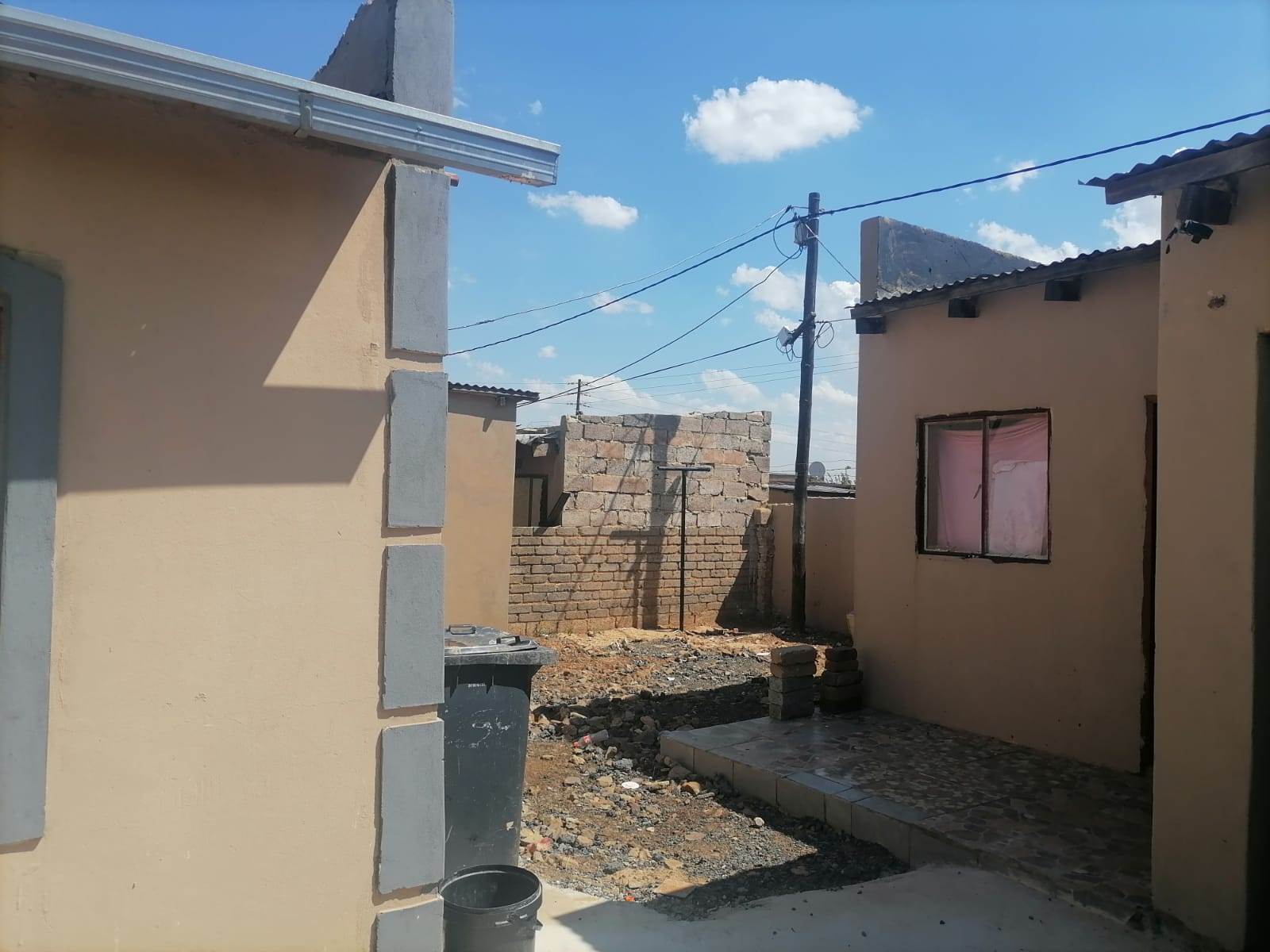 2 Bed House in Orange Farm photo number 19