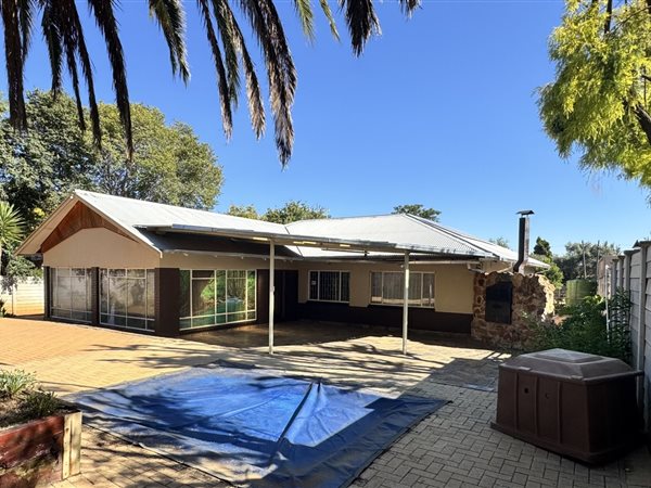 5 Bedroom House 5 Bedroom House