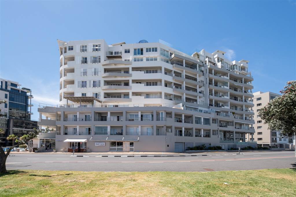 2 Bed Apartment in Mouille Point photo number 24