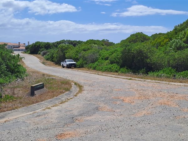741 m² Land available in St Francis Bay