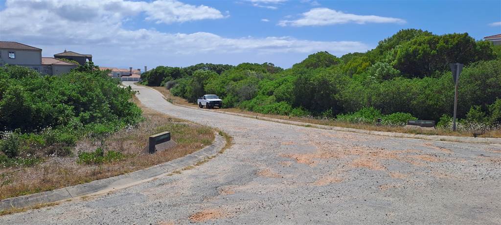 741 m² Land available in St Francis Bay photo number 1