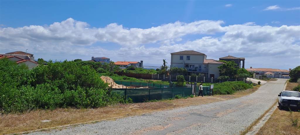 741 m² Land available in St Francis Bay photo number 3