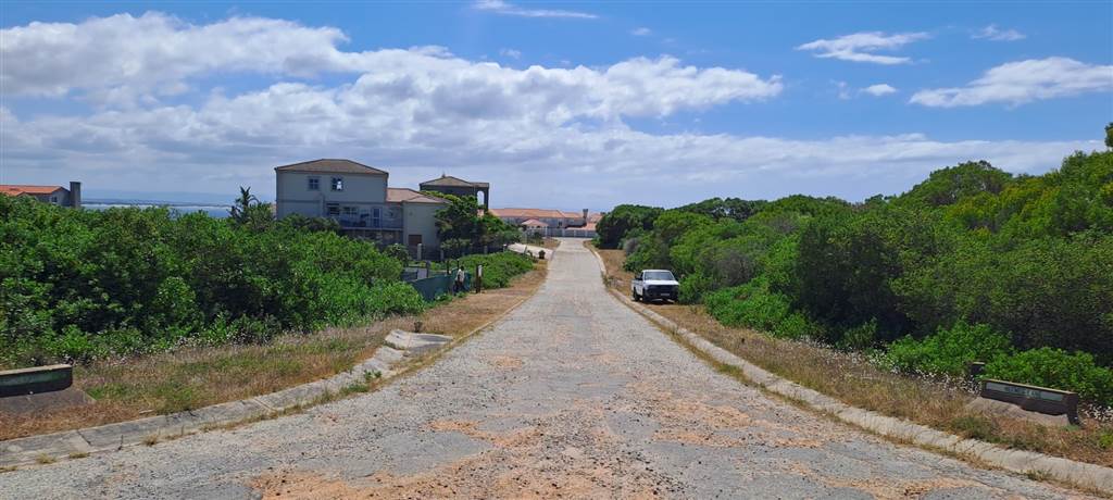 741 m² Land available in St Francis Bay photo number 4