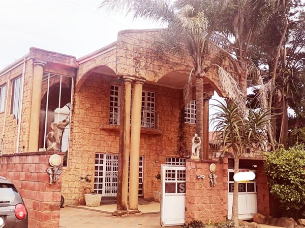 4 Bedroom House 4 Bedroom House