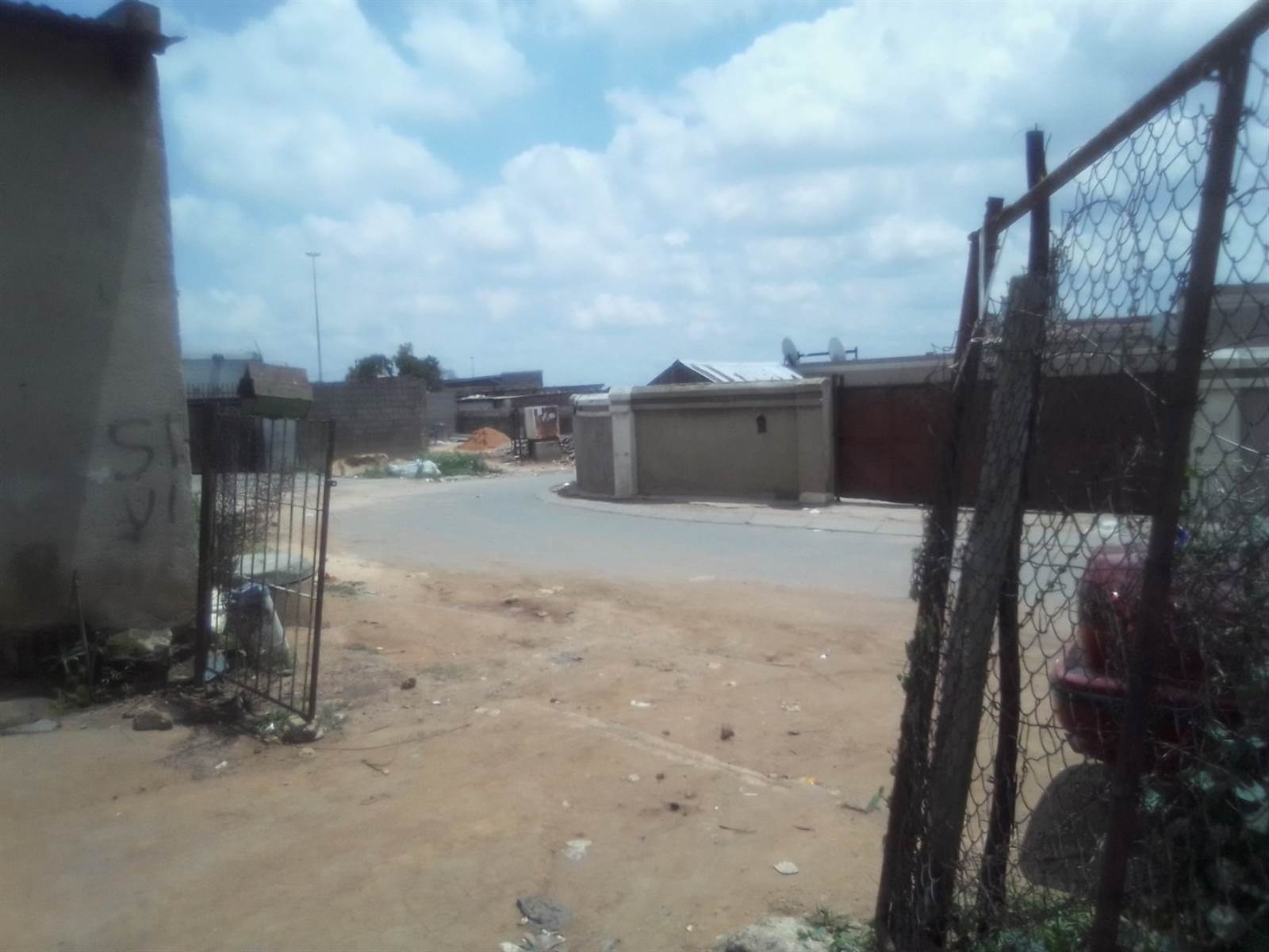 420 m² Land available in Tembisa photo number 2