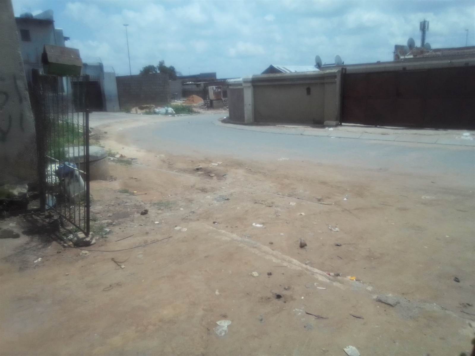 420 m² Land available in Tembisa photo number 3