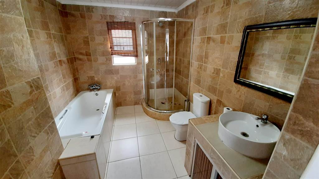3 Bed House in Lenasia photo number 27