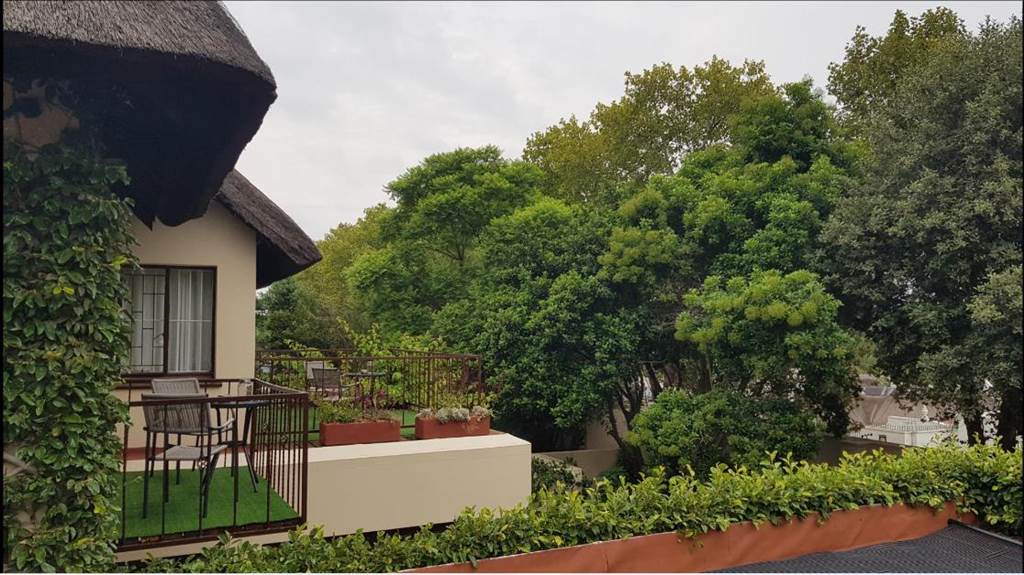 4 Bed House in Parktown North photo number 14