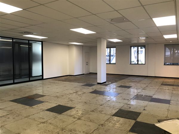 141  m² Commercial space