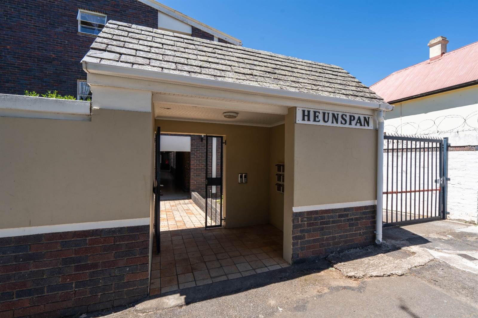 3 Bed Apartment in Grahamstown Central photo number 5