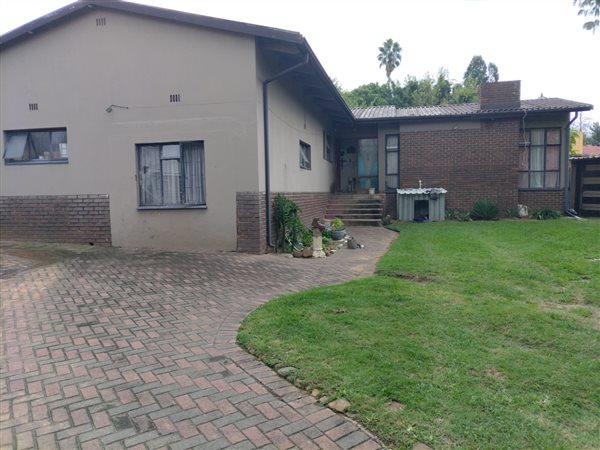 4 Bedroom House 4 Bedroom House