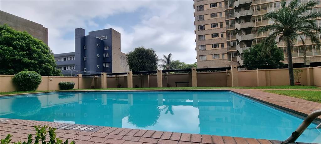 2 Bed Apartment in Parktown photo number 19