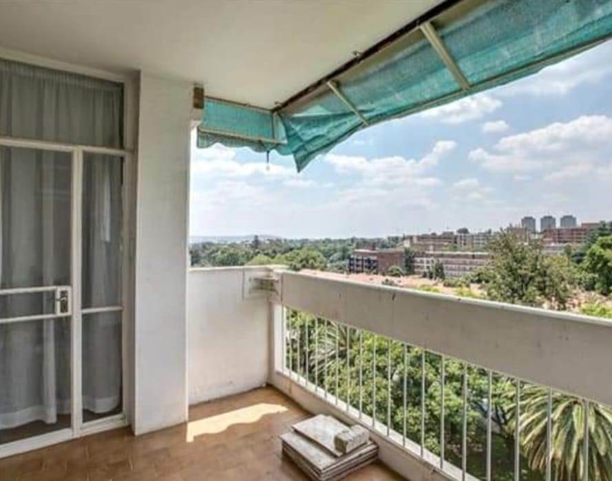 2 Bed Apartment in Parktown photo number 10