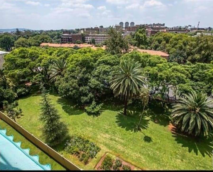 2 Bed Apartment in Parktown photo number 14