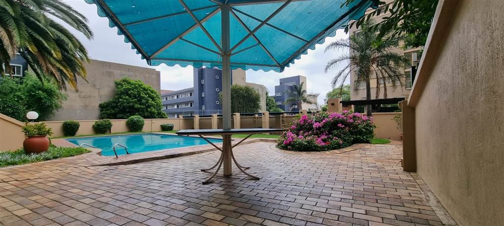 2 Bed Apartment in Parktown photo number 17