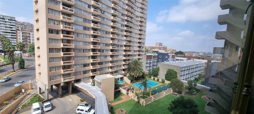 2 Bed Apartment in Parktown photo number 24