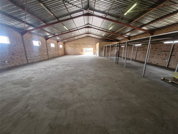 3 000  m² Commercial space