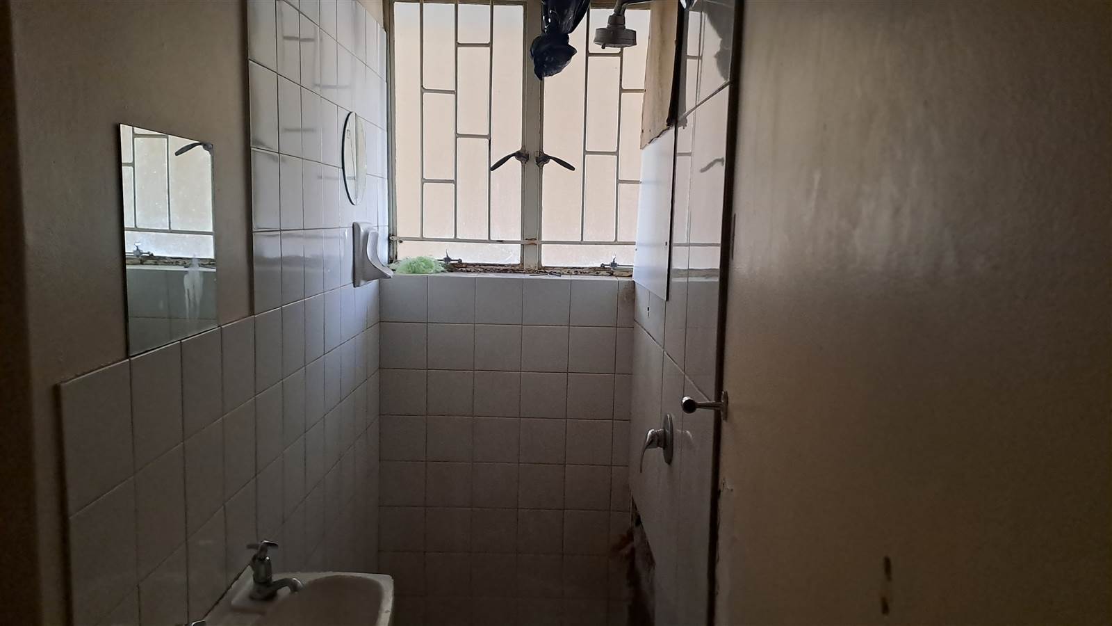 2 Bed Apartment in Vereeniging Central photo number 11