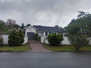 3 Bed House in Bisley