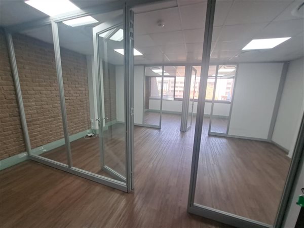 58  m² Commercial space