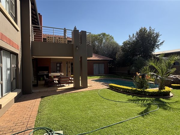5 Bedroom House 5 Bedroom House