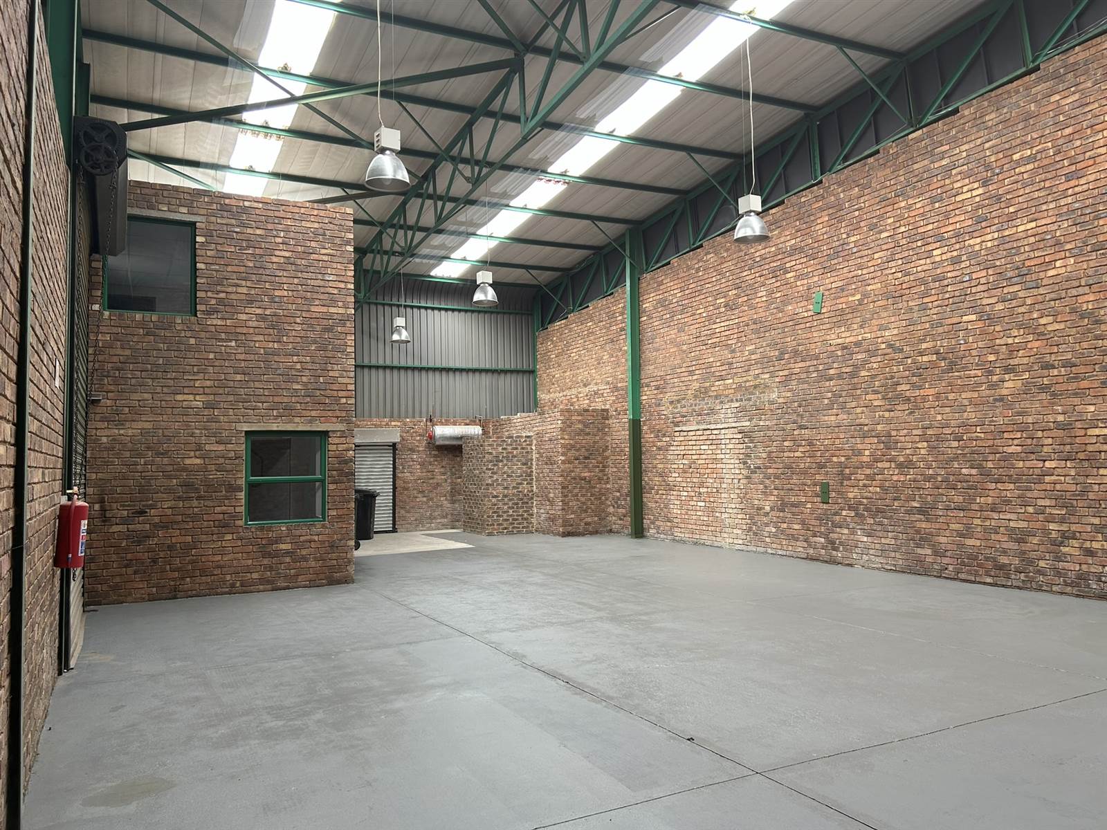 257  m² Industrial space in Laser Park photo number 3