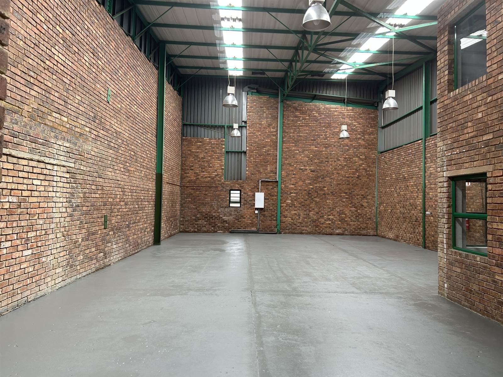 257  m² Industrial space in Laser Park photo number 2