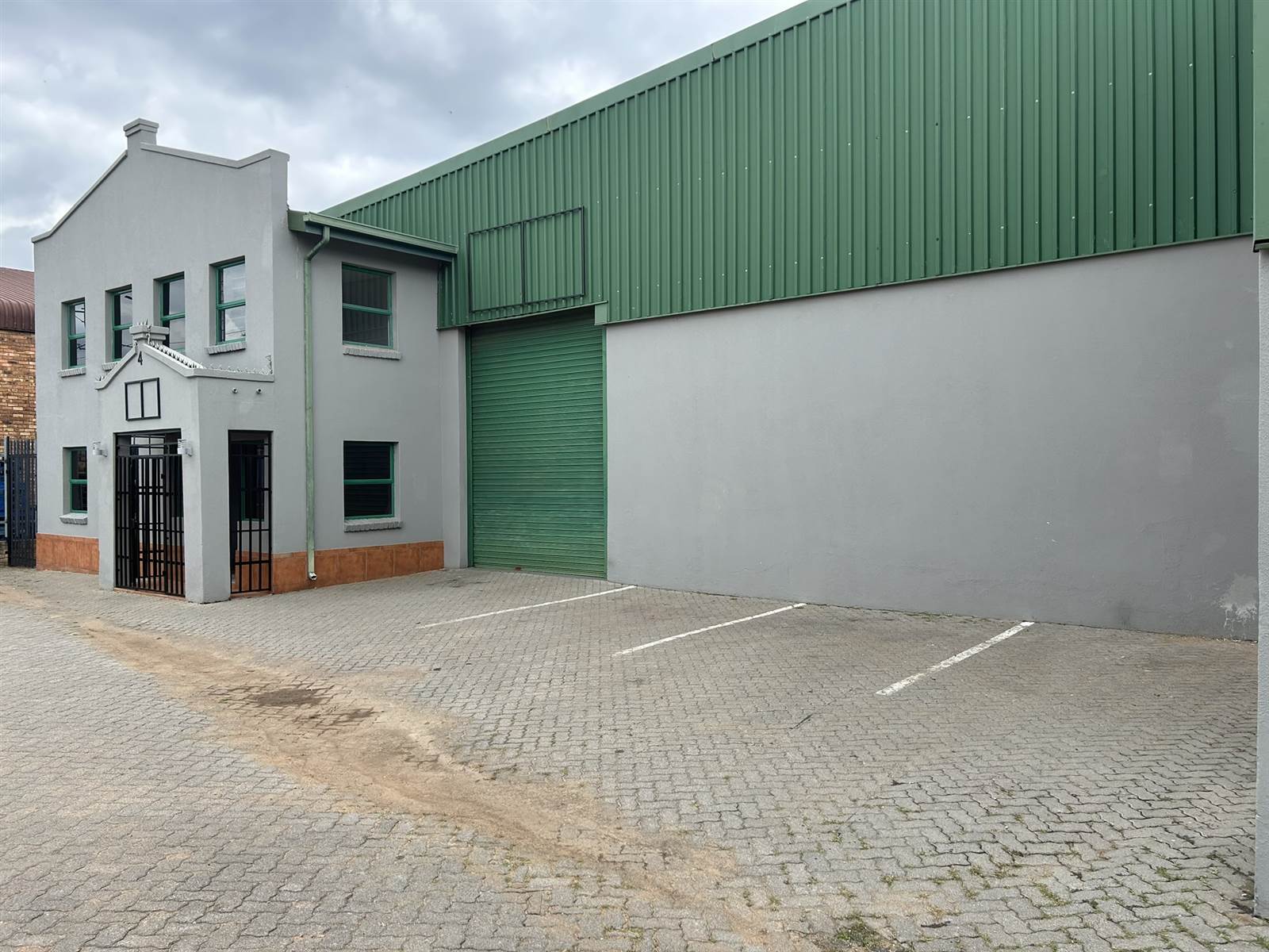257  m² Industrial space in Laser Park photo number 5