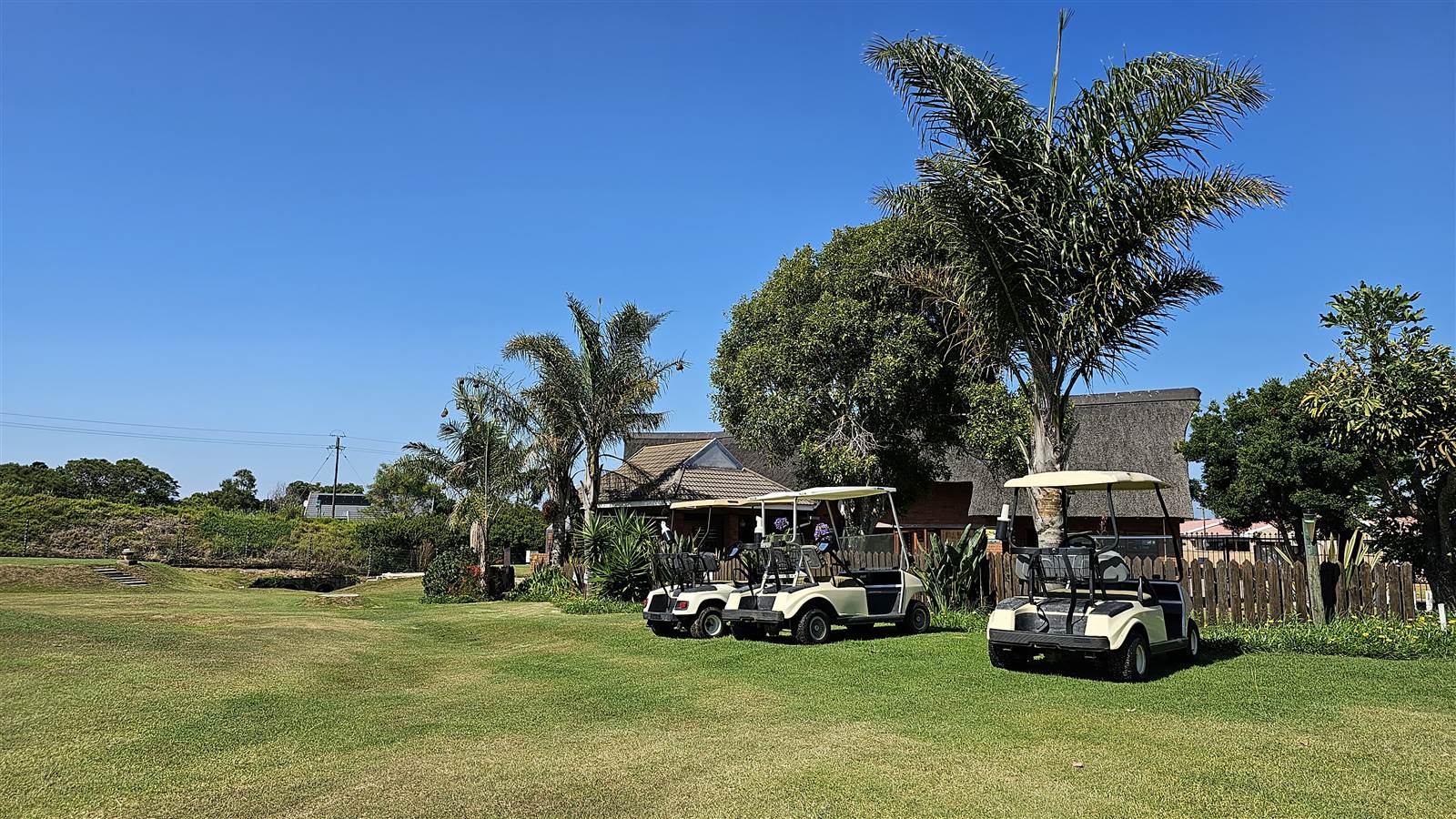 670 m² Land available in Dolphin Creek Golf Estate photo number 5