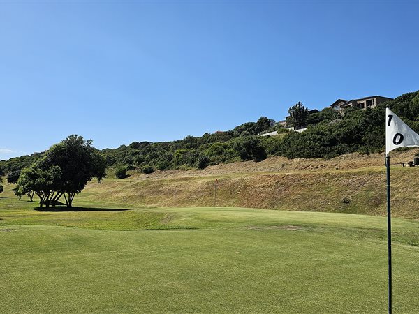 670 m² Land available in Dolphin Creek Golf Estate