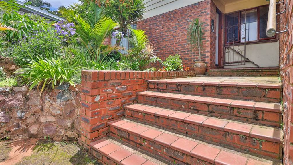 3 Bed Townhouse in Amanzimtoti photo number 26